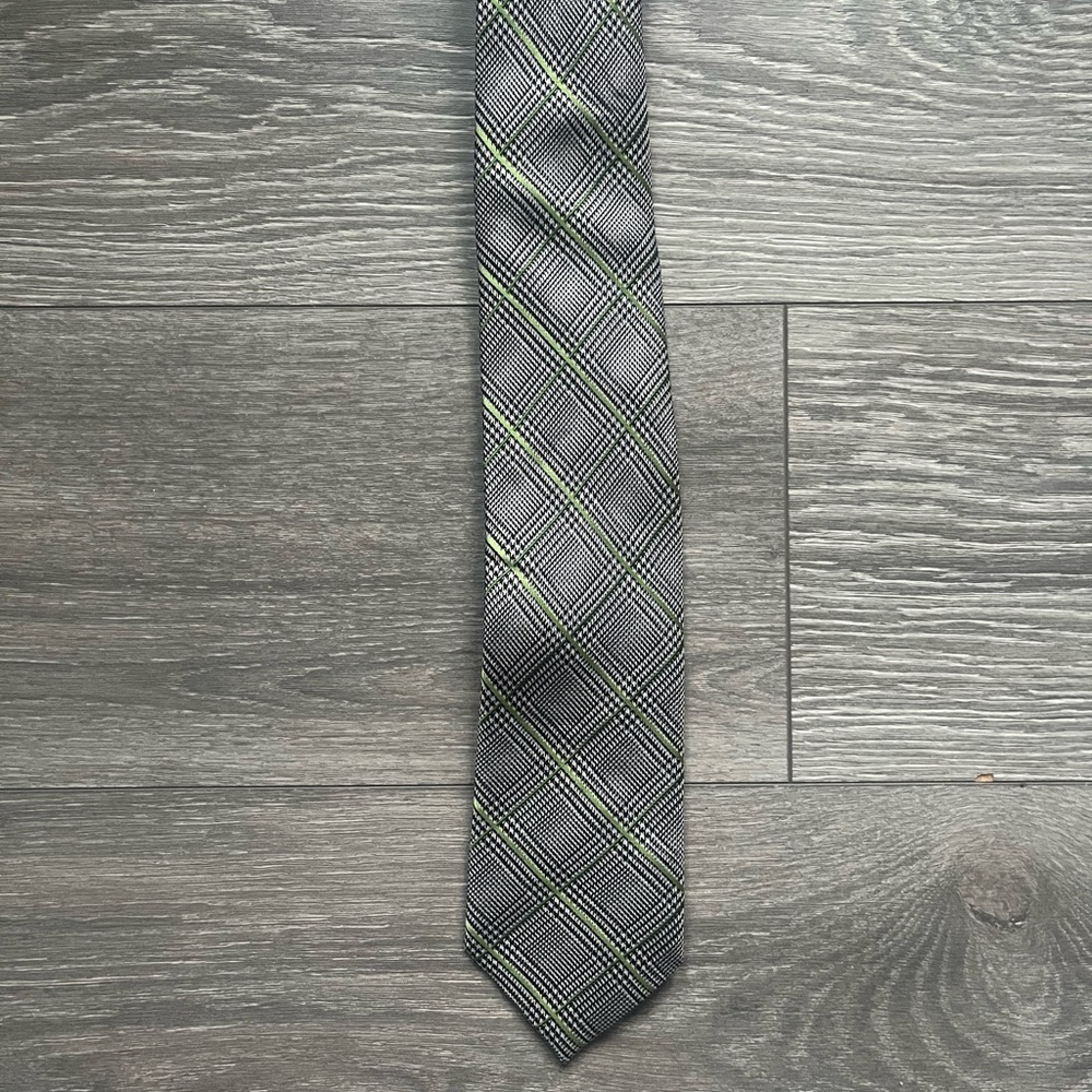 Izod Black White Green Plaid 60” Business Career Professional Men’s Neck Tie